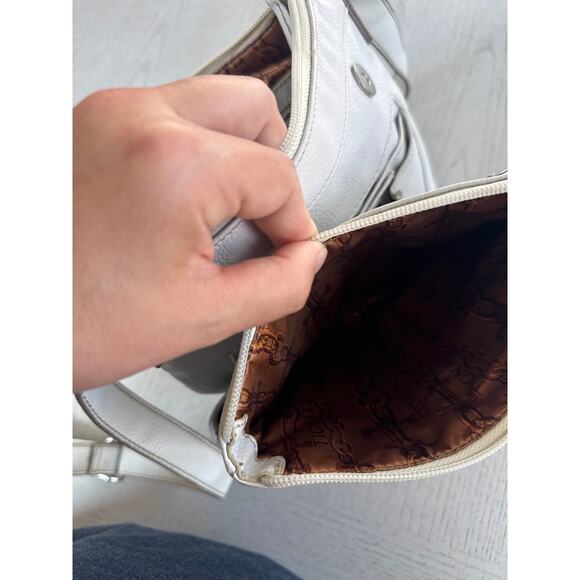 Tignanello White Faux Leather Purse Bag Pockets clean girl coastal grandma - Picture 8 of 8